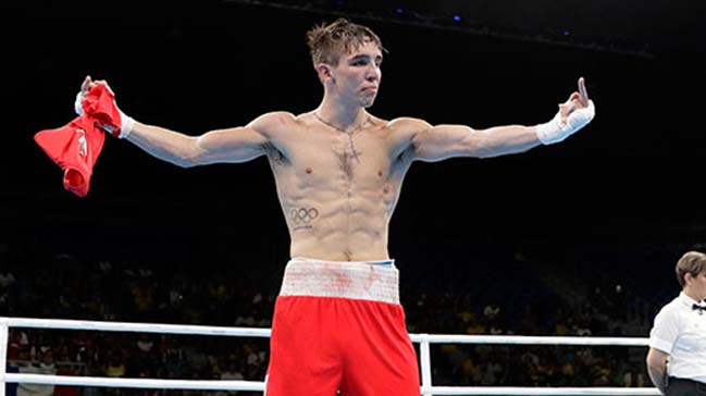 İrlandalı boksör çıldırdı, hakeme orta parmağını gösterdi!