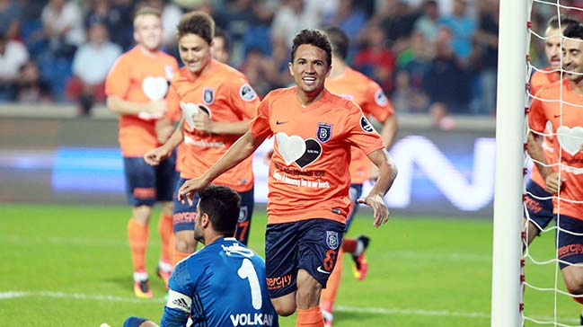 Başakşehir'den Fenerbahçe'ye ağır darbe!