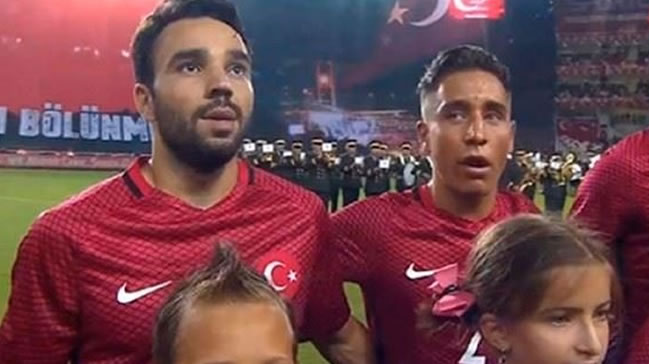 Emre Mor'a sakız tepkisi