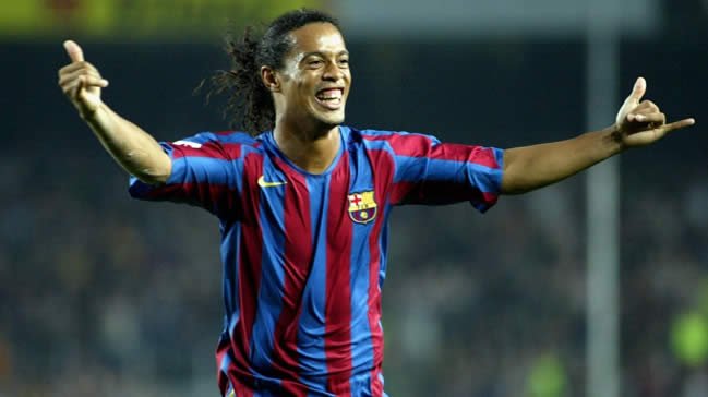 Ronaldinho Barcelona'ya geri döndü