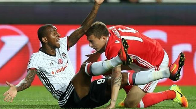 3 puanlık penaltıyı göremedi!