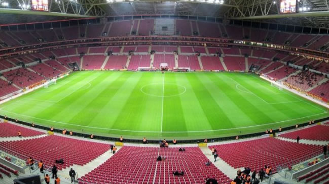 Galatasaray da hibrit çime geçiyor