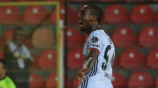 Beşiktaş taraftarından Talisca kampanyası