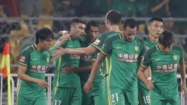 Burak Yılmaz Beijing'i sırtladı!