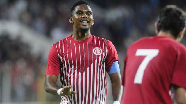 Eto'o Antalyaspor yönetimini ikiye böldü