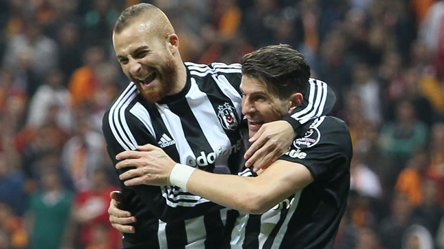 Beşiktaş'a müjde! İki yıldız birden dönüyor