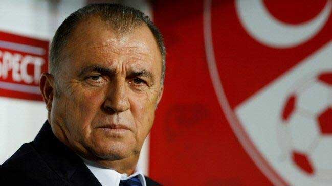 Fatih Terim: Oyunculara mikrofon tutun...