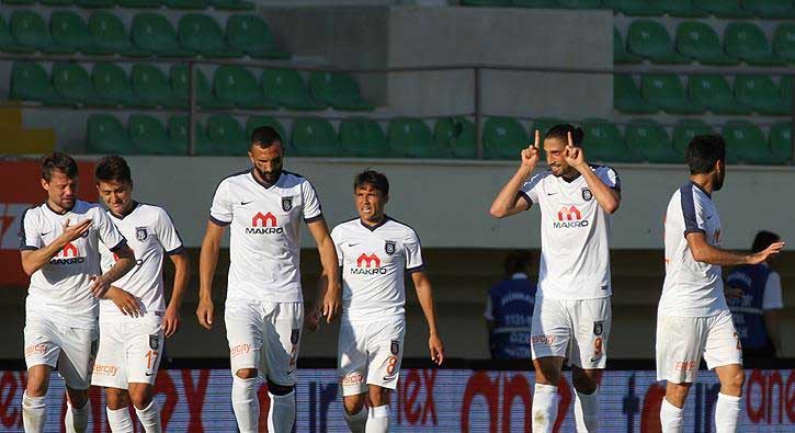 Medipol Başakşehir liderliğini sürdürmek istiyor