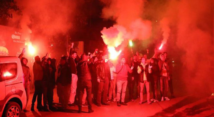 Fenerbahçe taraftarı TV kanalı bastı!