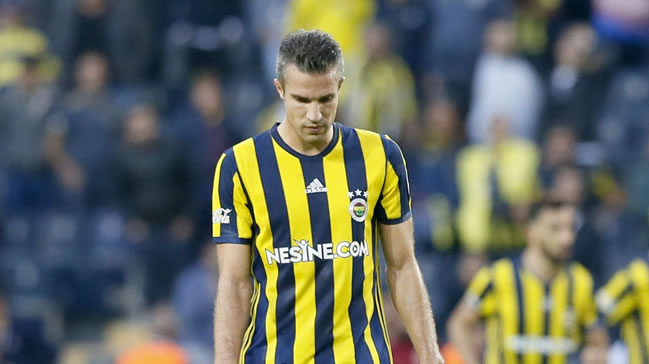 Van Persie gidiyor mu?