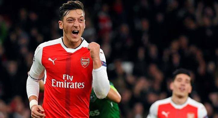 Mesut Özil Arsenal'i sırtladı