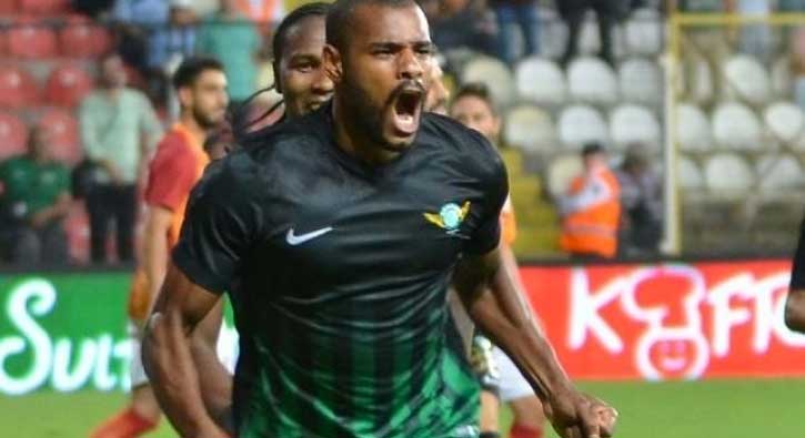 Akhisar rakibine gol yağdırdı! 