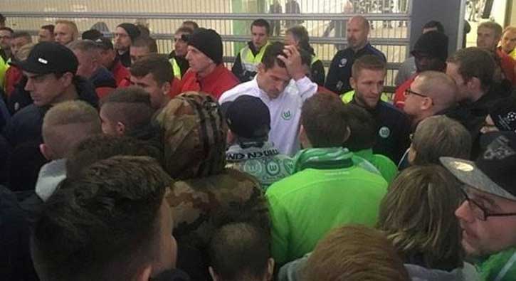 Mario Gomez'e protesto şoku!