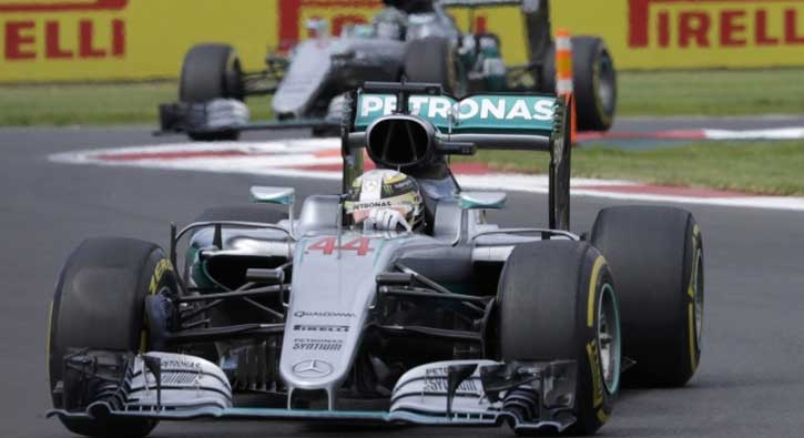 Meksika'da Lewis Hamilton liderliği bırakmadı!