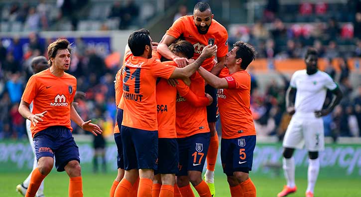 Başakşehir, Akhisar'a gol yağdırdı