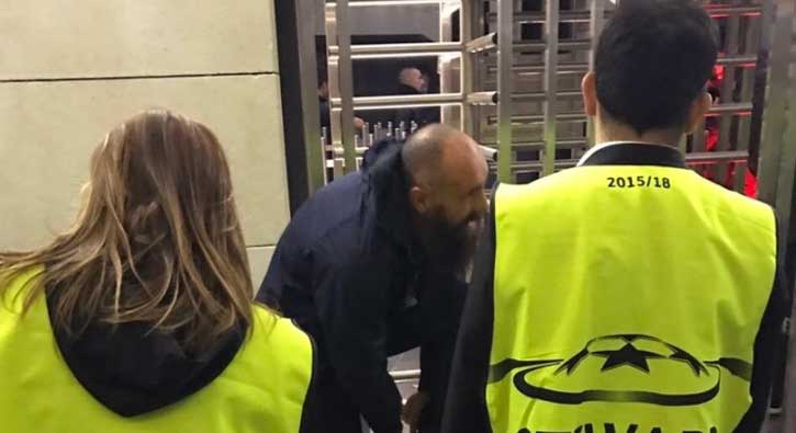 Napoli'ye güvenlik cevabı! Ayakkabılarına kadar arandılar...