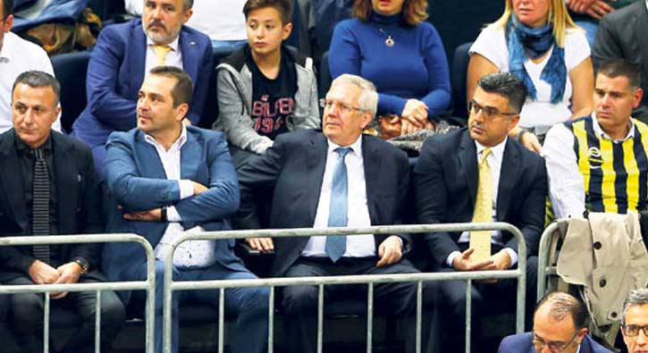 Aziz Yıldırım ıslıkladı!