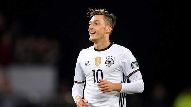 Almanya'da Mesut Özil krizi!
