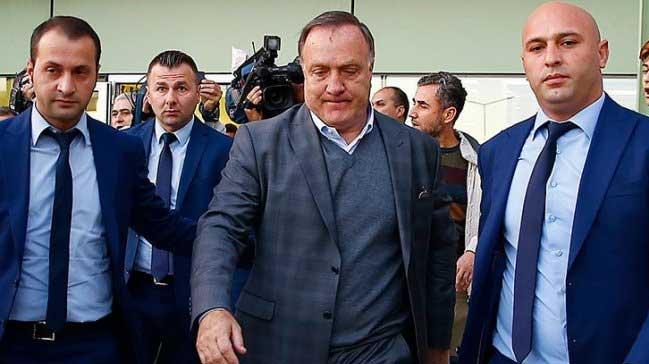 Advocaat'tan flaş karar! Bilet aldı, gidiyor...