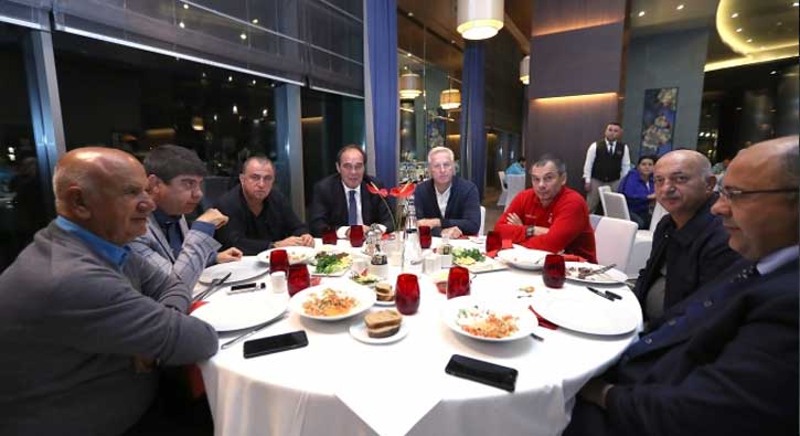 Yıldırım Demirören'den milli takıma ziyaret