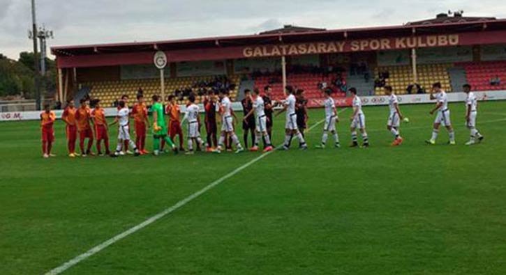 Galatasaray maçında olay: Senin haddine değil...