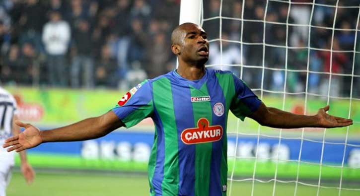 Süper Lig'in yıldız oyuncusu trafik kazası geçirdi!