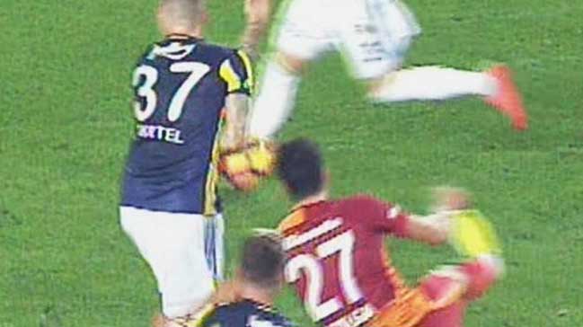 Kadıköy'de Galatasaray'ı çıldırtan pozisyon!