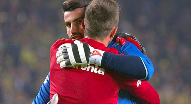 Derbi öncesi güzel görüntü! Volkan ve Muslera...