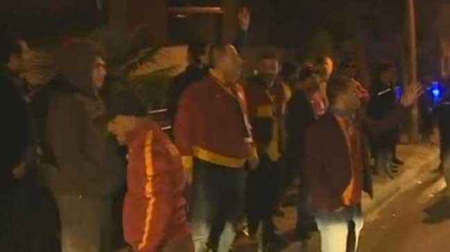 Galatasaray taraftarından şok protesto!
