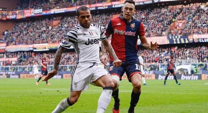 Yıldız futbolcunun bacağı kırıldı