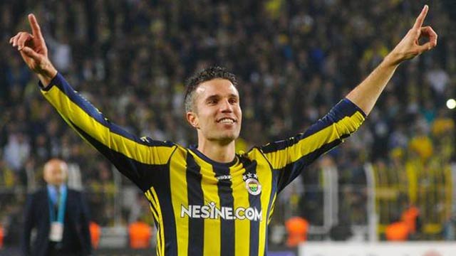 Yayıncı kuruluştan Van Persie'ye şok!