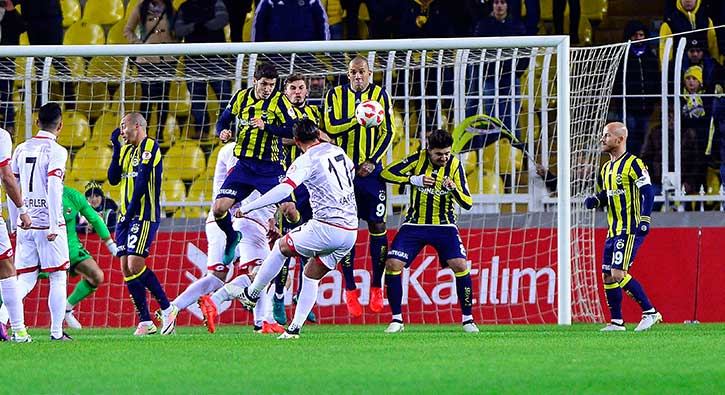 Rotasyonlu kadro kupaya kötü başladı!