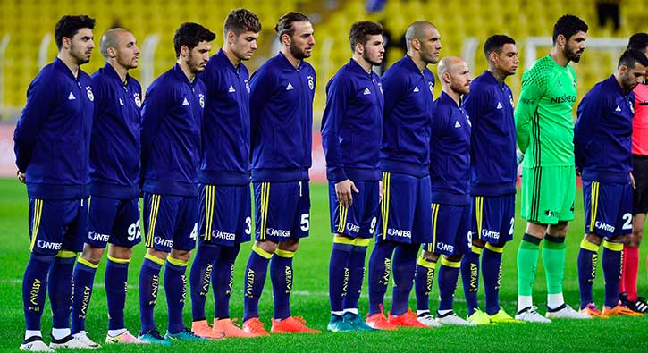 Kaptan olarak çıktı, kırmızı kart gördü! Derbide yok...