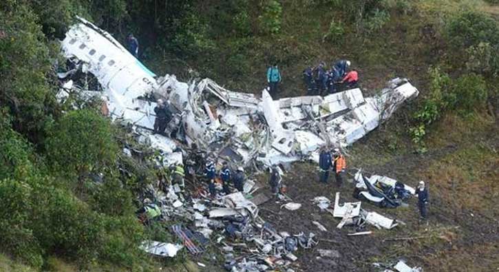 Uçak kazasından kurtuldu, bacağı kesildi!