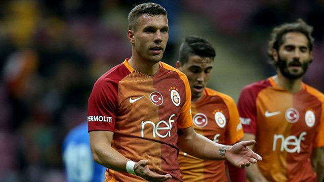 Podolski, Galatasaray yönetimini ikiye böldü