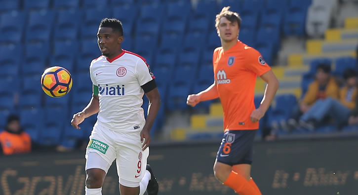 Başakşehir'e evinde şok!