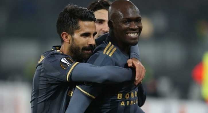 Fenerbahçe taraftarı takımını alkışlarla karşıladı