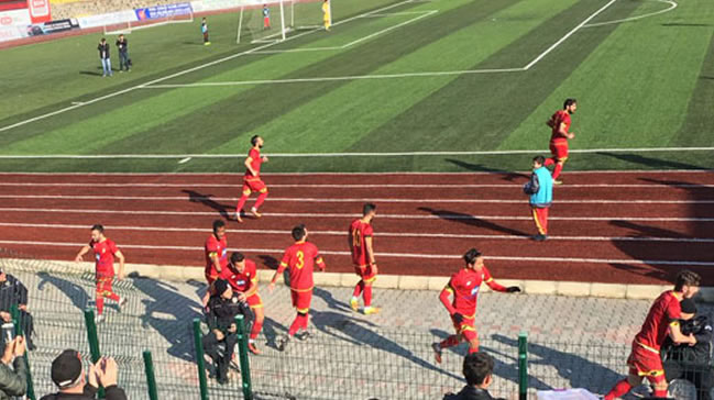 Golün ardından polise sarıldılar