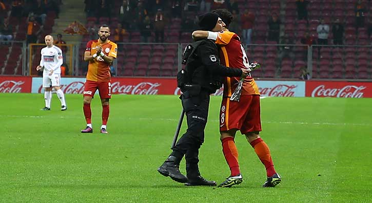 Selçuk İnan Çevik Kuvvet polisi ile yaşadıklarını anlattı