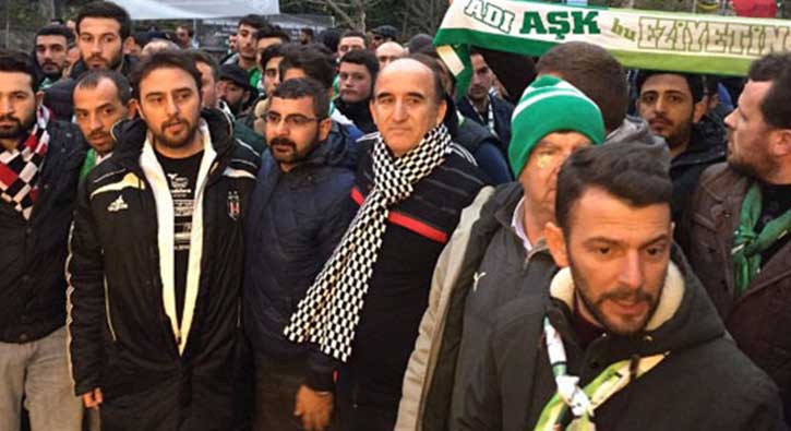 Bursaspor taraftarı karanfil bıraktı, dua etti!