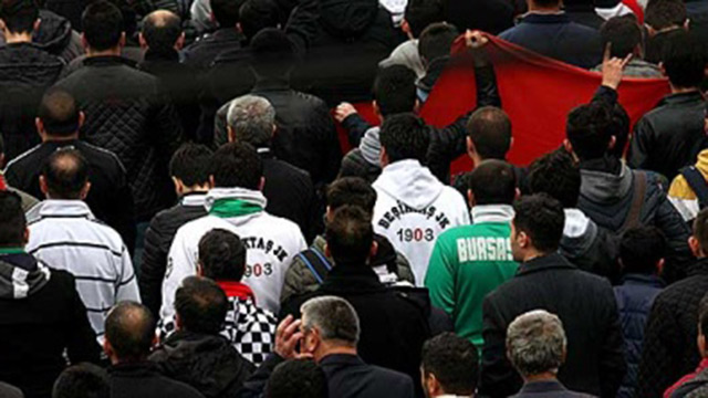 Bursasporlu taraftarlar, Beşiktaşlı taraftarlarla omuz omuza