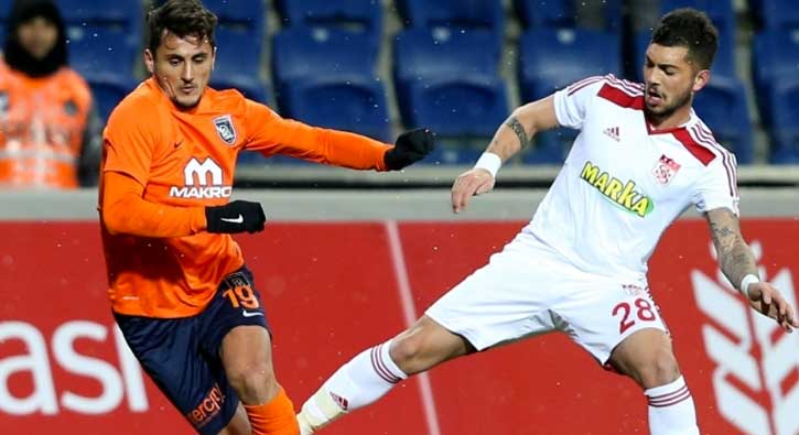 Medipol Başakşehir, Sivasspor'u 2-0'la geçti