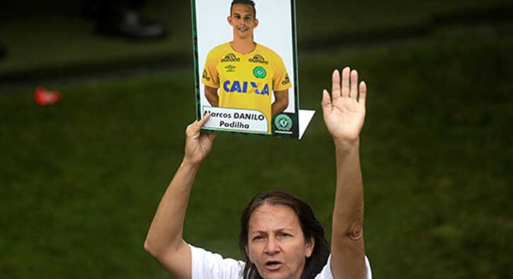 Uçak kazasında hayatını kaybeden kaleciye ödül