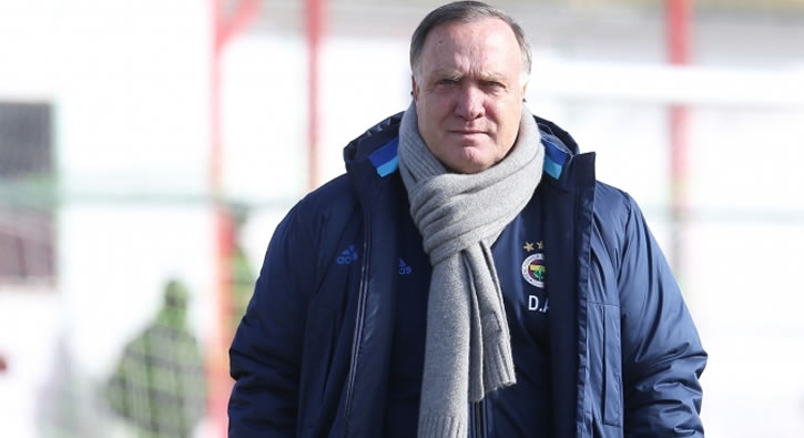 Advocaat'tan futbolcularına eleştiri