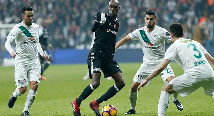 Atiba'ya 5.kez en iyi futbolcu ödülü