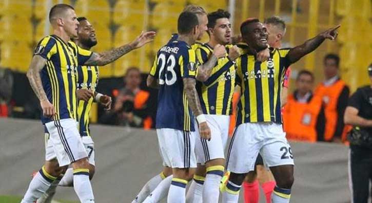 Emenike ve Van der Wiel kendini yaktı!