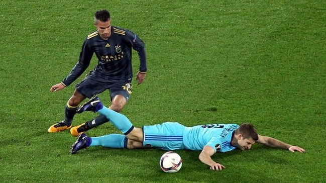 Robin van Persie formasına kavuşuyor