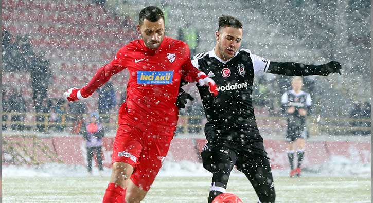 Yoğun kar altında kazanan çıkmadı