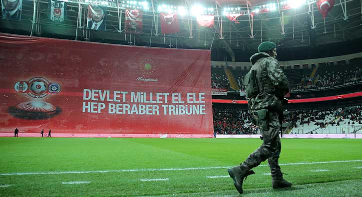 Vodafone Arena'da yıldızlar teröre karşı omuz omuza!