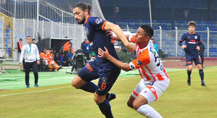Lider Başakşehir, Adanaspor ile 1-1 berabere kaldı